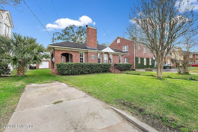 view of front of home featuring a front yard and a garage