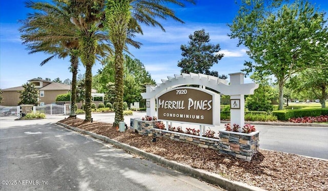 view of community / neighborhood sign