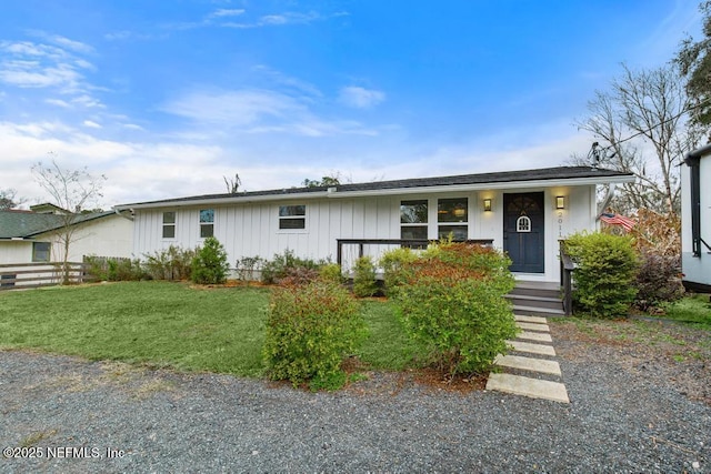 view of front of property with a front yard