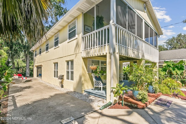 14 Ballard Ave, Saint Augustine, FL 32084 - back of property with a sunroom and stucco siding