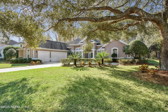 view of front of property featuring a front yard and a garage