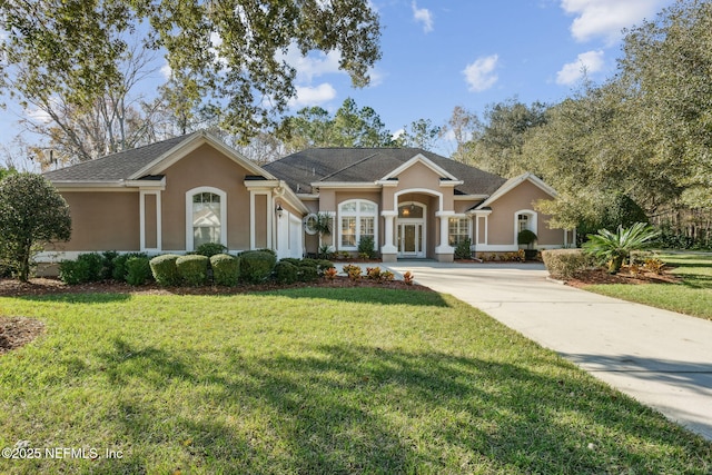 ranch-style home featuring a front lawn