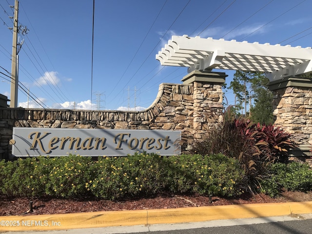 view of community / neighborhood sign