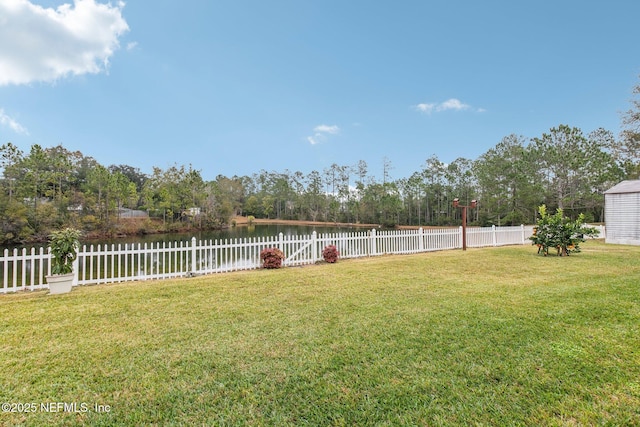 view of yard featuring a water view