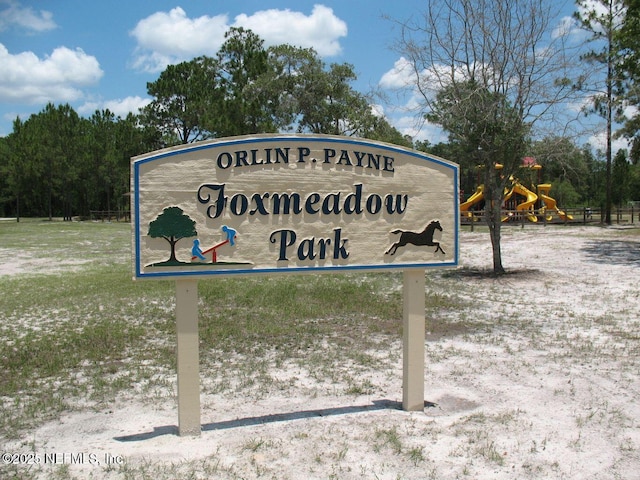 view of community / neighborhood sign