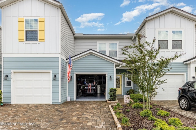 view of front of home featuring a garage