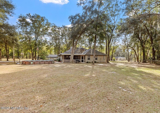 view of front facade featuring a front yard