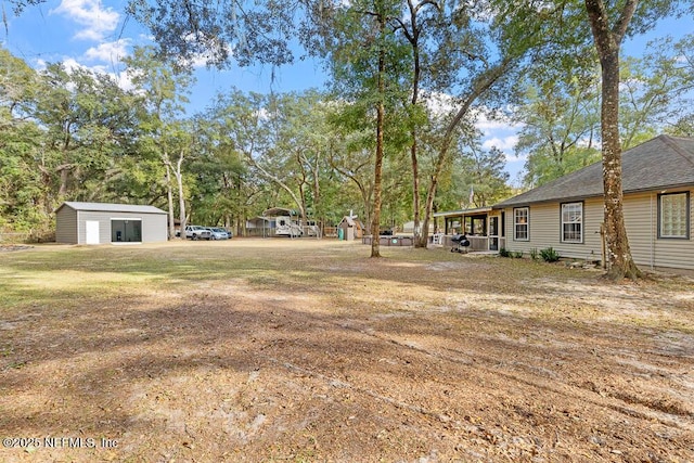 view of yard with an outdoor structure