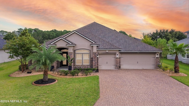 view of front facade featuring a yard and a garage