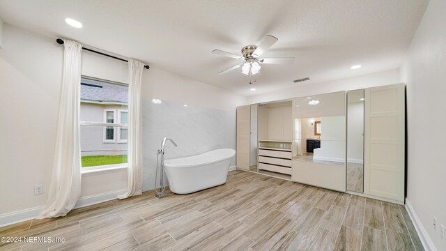 unfurnished bedroom featuring ceiling fan