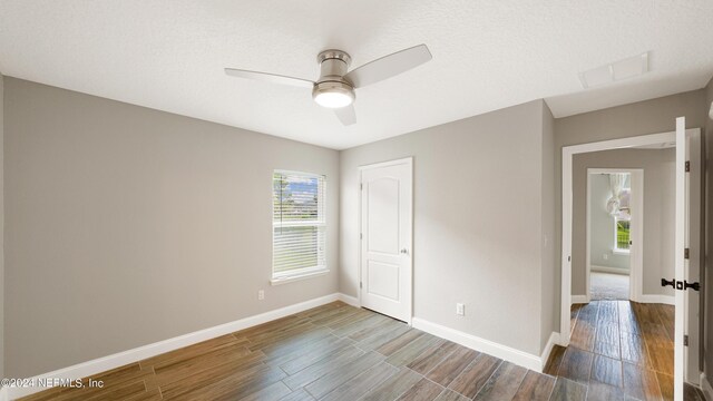 empty room with ceiling fan