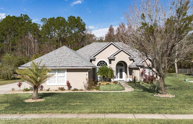 view of front of house featuring a front yard