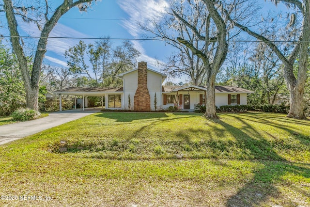 single story home featuring a carport and a front yard