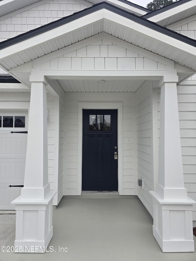 property entrance featuring a porch