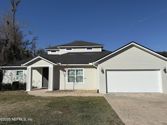 view of front facade featuring a garage and a front yard