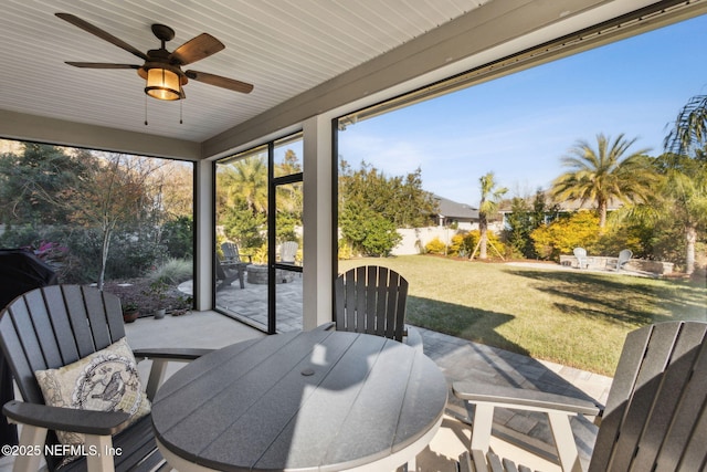 sunroom / solarium featuring ceiling fan