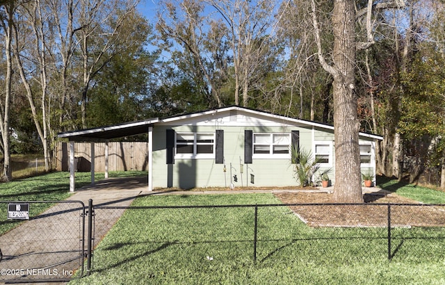 view of front of home with a front lawn