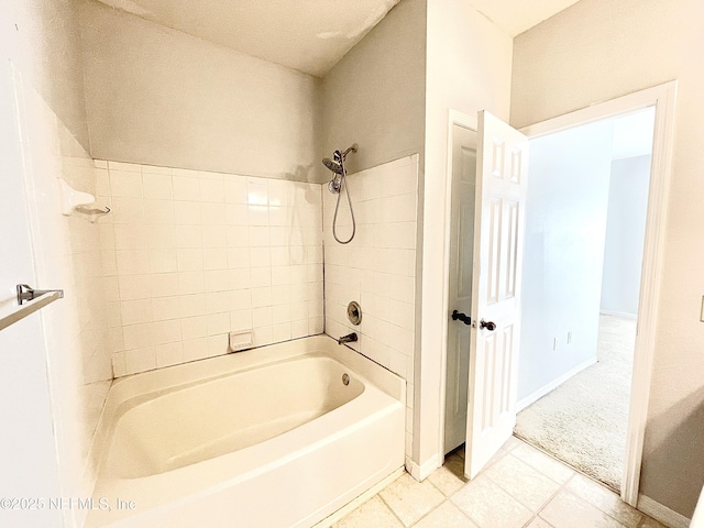 bathroom with tiled shower / bath