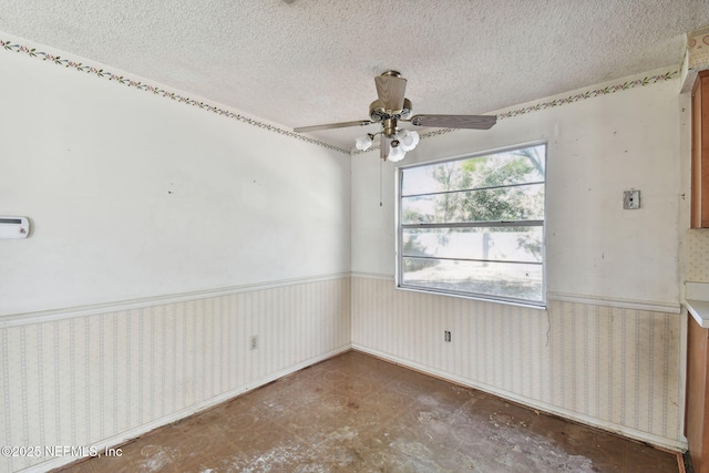 empty room featuring concrete flooring, a textured ceiling, and ceiling fan