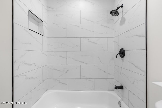 bathroom featuring tiled shower / bath