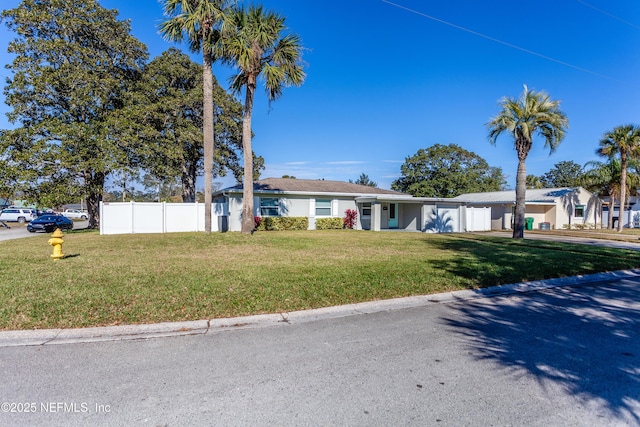 view of front of house featuring a front yard