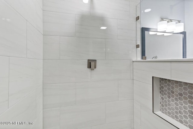 bathroom featuring a tile shower