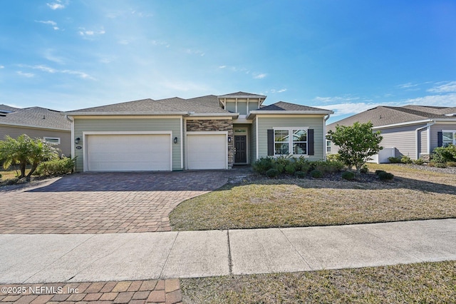 view of front facade with a garage