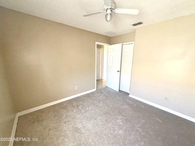 unfurnished bedroom featuring ceiling fan, a textured ceiling, and a closet