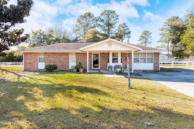 single story home featuring covered porch and a front lawn