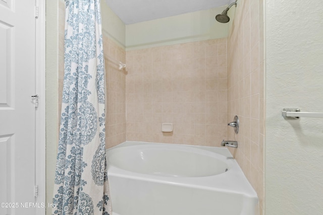 bathroom featuring shower / bath combo