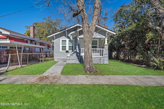 1417 W 6th St, Jacksonville, FL 32209 - bungalow-style house featuring covered porch and a front lawn