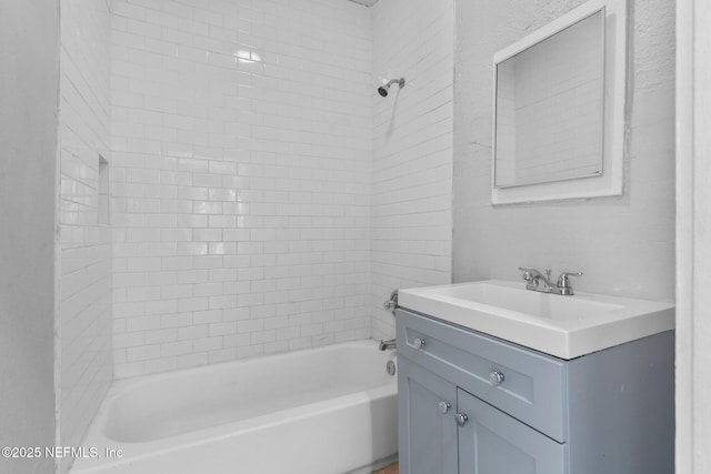 bathroom with vanity and tiled shower / bath