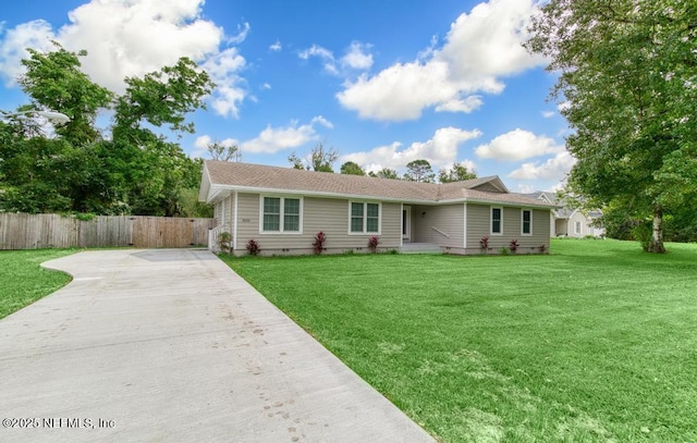 ranch-style home featuring a front lawn