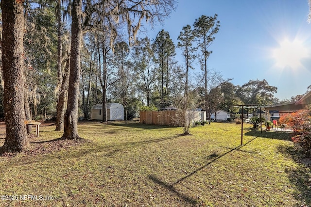 view of yard featuring a storage shed