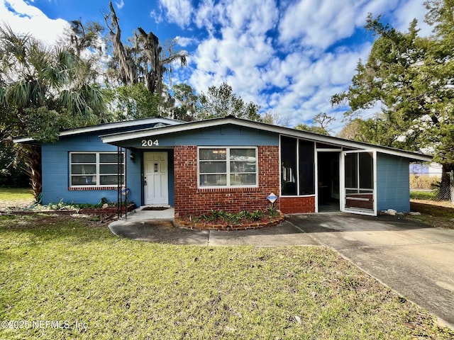 view of front of property with a front yard