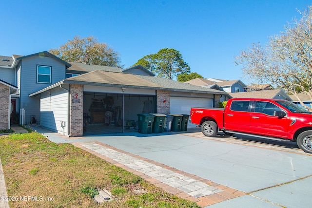 view of front facade featuring a garage