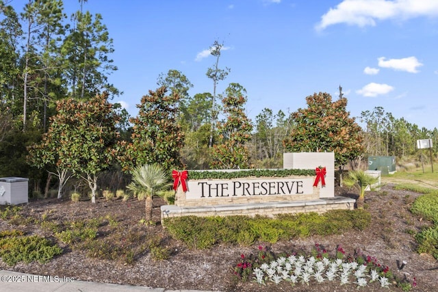 view of community / neighborhood sign