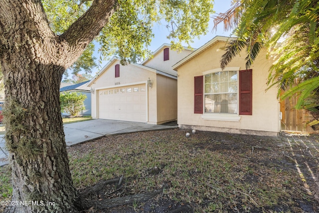 view of front facade featuring a garage