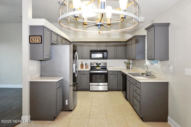 kitchen featuring sink, gray cabinets, an inviting chandelier, and black appliances