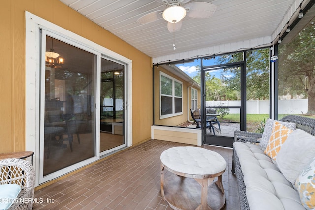 sunroom with ceiling fan