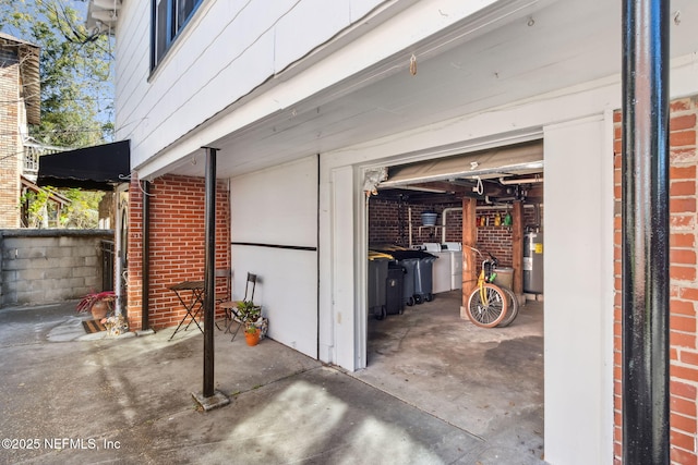 garage with washer / clothes dryer