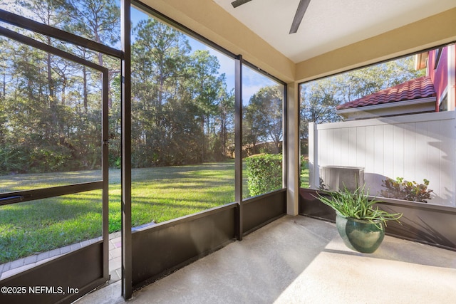 sunroom featuring ceiling fan