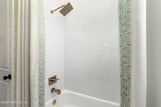 bathroom with tub / shower combination