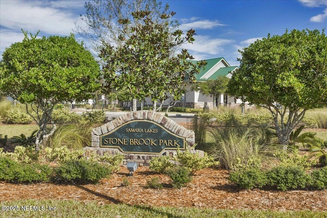 view of community / neighborhood sign