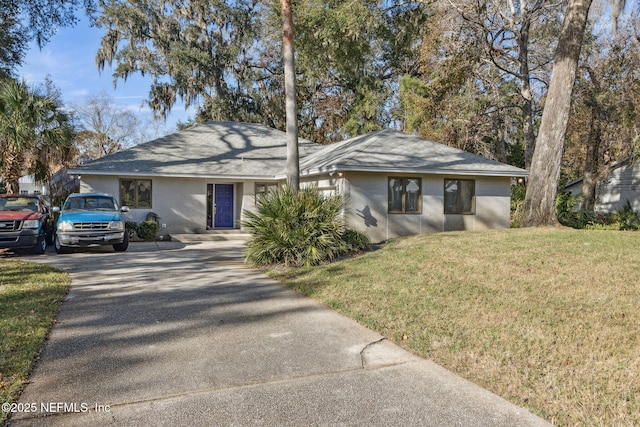 single story home with a front yard