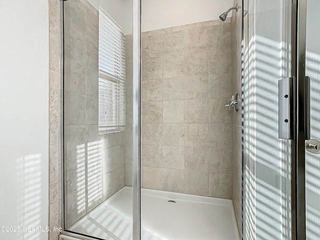 bathroom featuring tiled shower