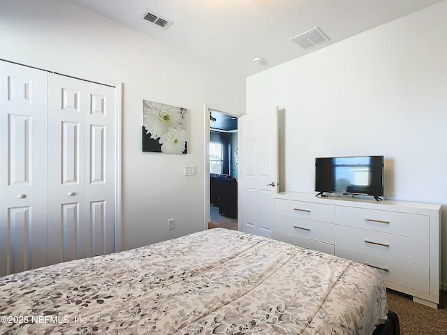 bedroom featuring carpet flooring and a closet