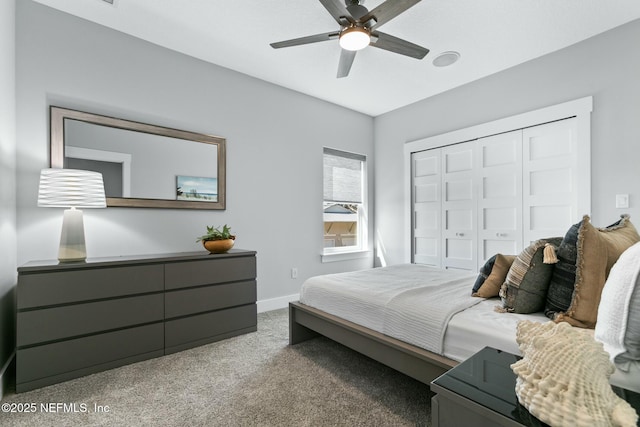 carpeted bedroom featuring a ceiling fan, baseboards, and a closet