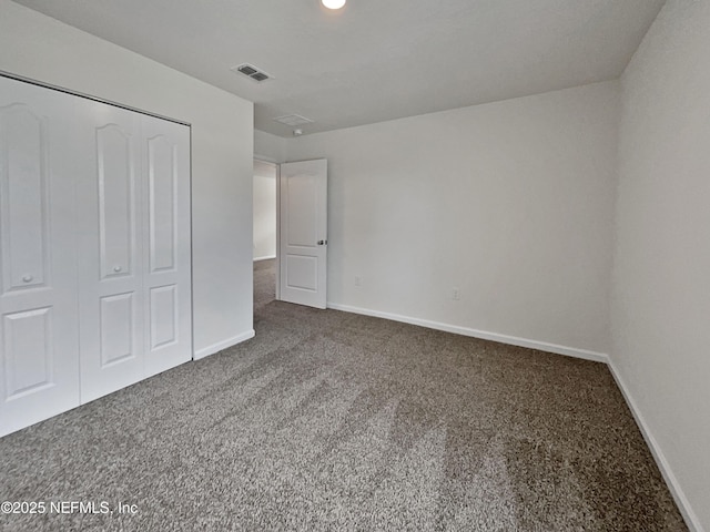 unfurnished bedroom with carpet flooring and a closet