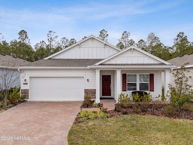 view of front facade featuring a garage and a front lawn